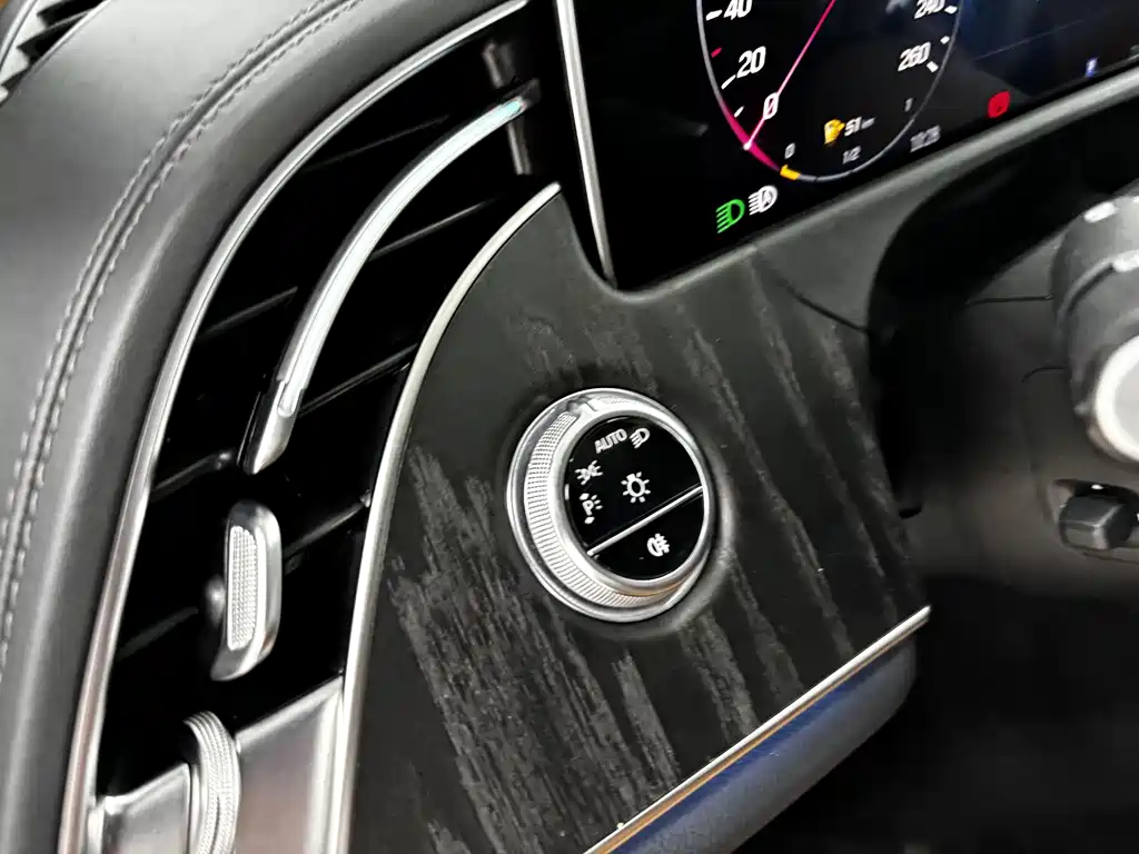 Mercedes-Benz E-Class — миниатюра 13