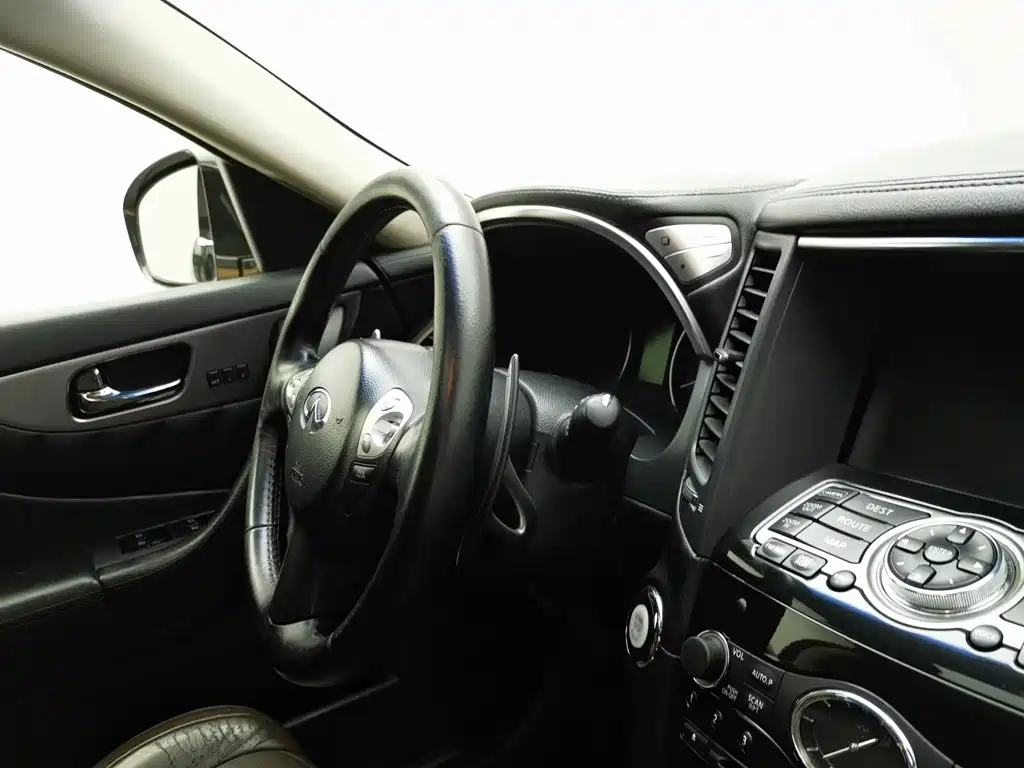 Infiniti FX — миниатюра 22
