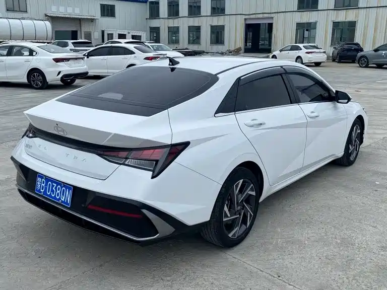 Hyundai Elantra — миниатюра 4