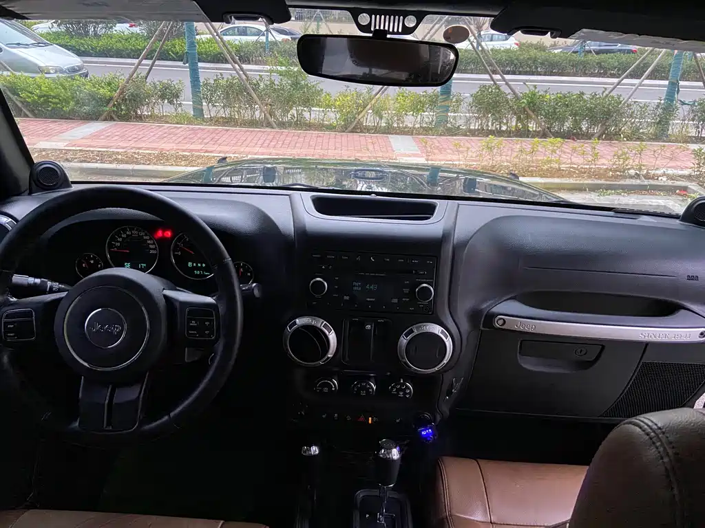 Jeep Wrangler — миниатюра 12