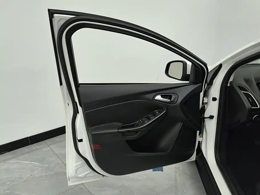 Ford Focus — миниатюра 7