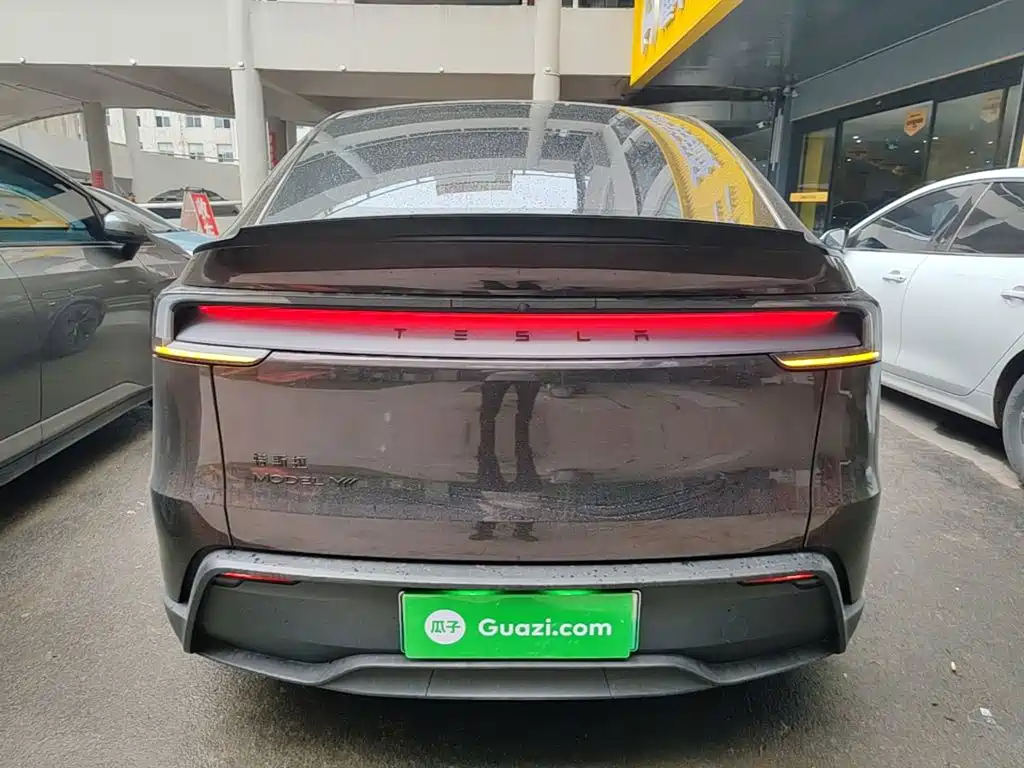 Tesla Model Y L — миниатюра 6