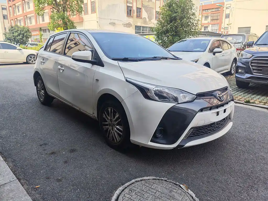 Toyota Yaris L — миниатюра 3