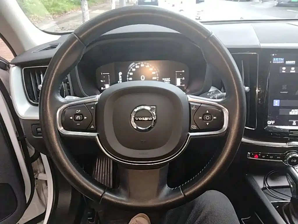 Volvo XC60 — миниатюра 11