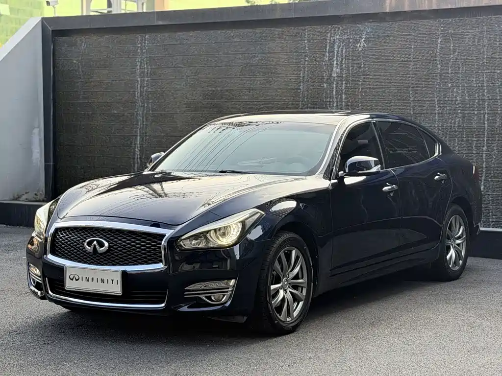 Infiniti Q70