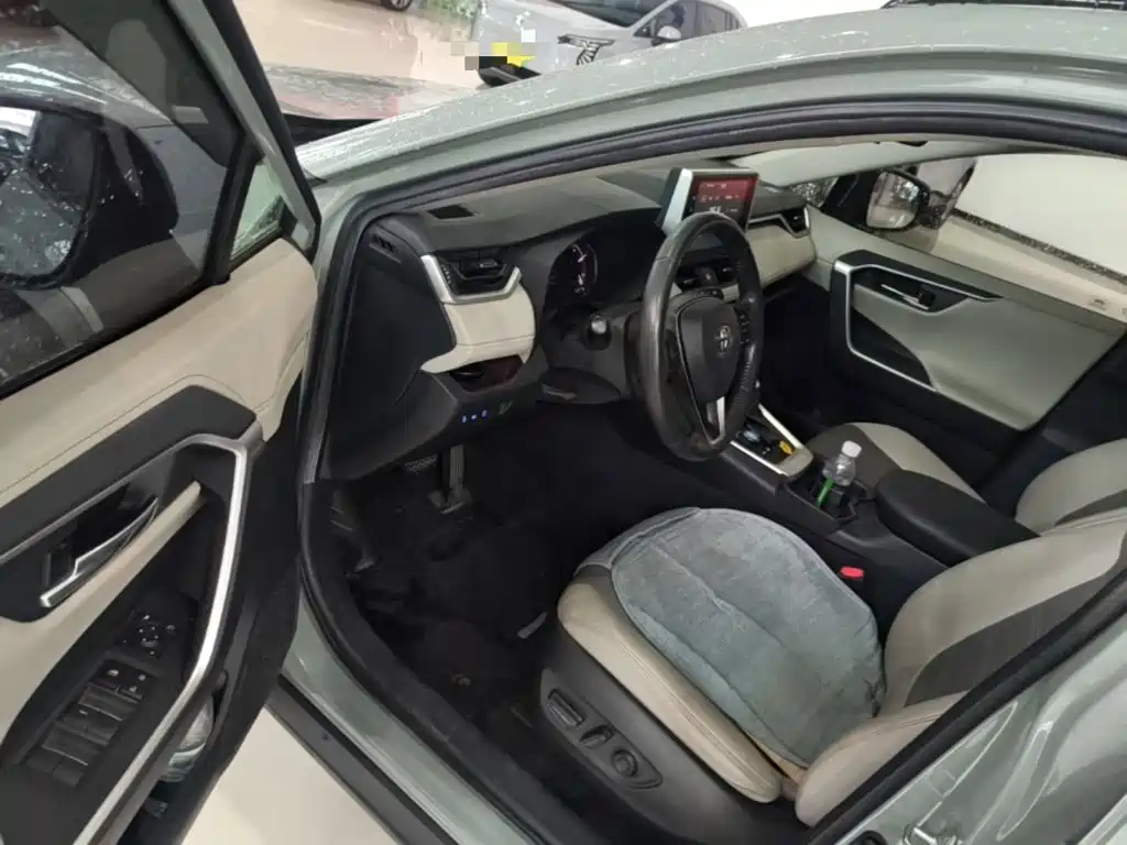 Toyota RAV4 — миниатюра 16