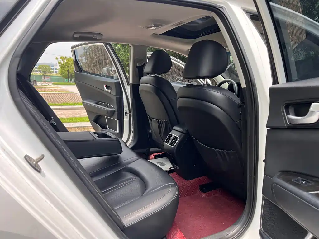 Kia K5 2016 2.0L AT LUX