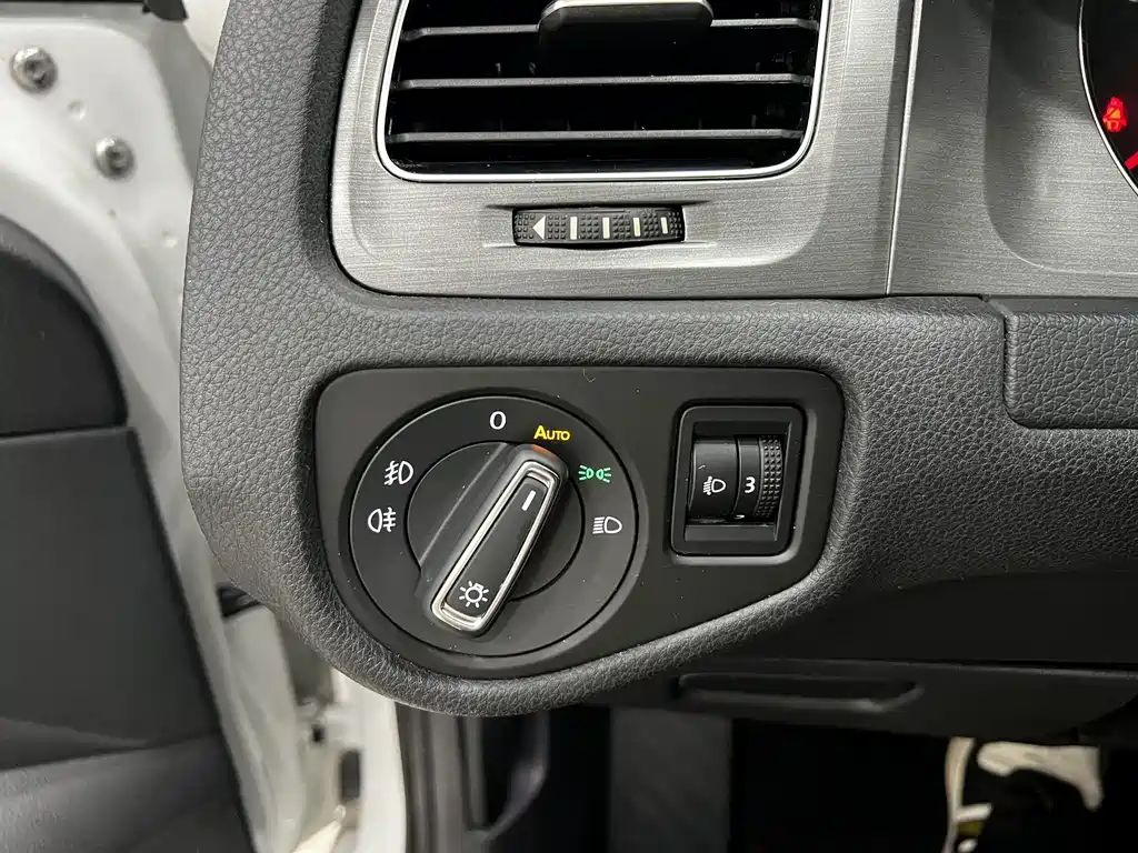 Volkswagen Golf — миниатюра 18