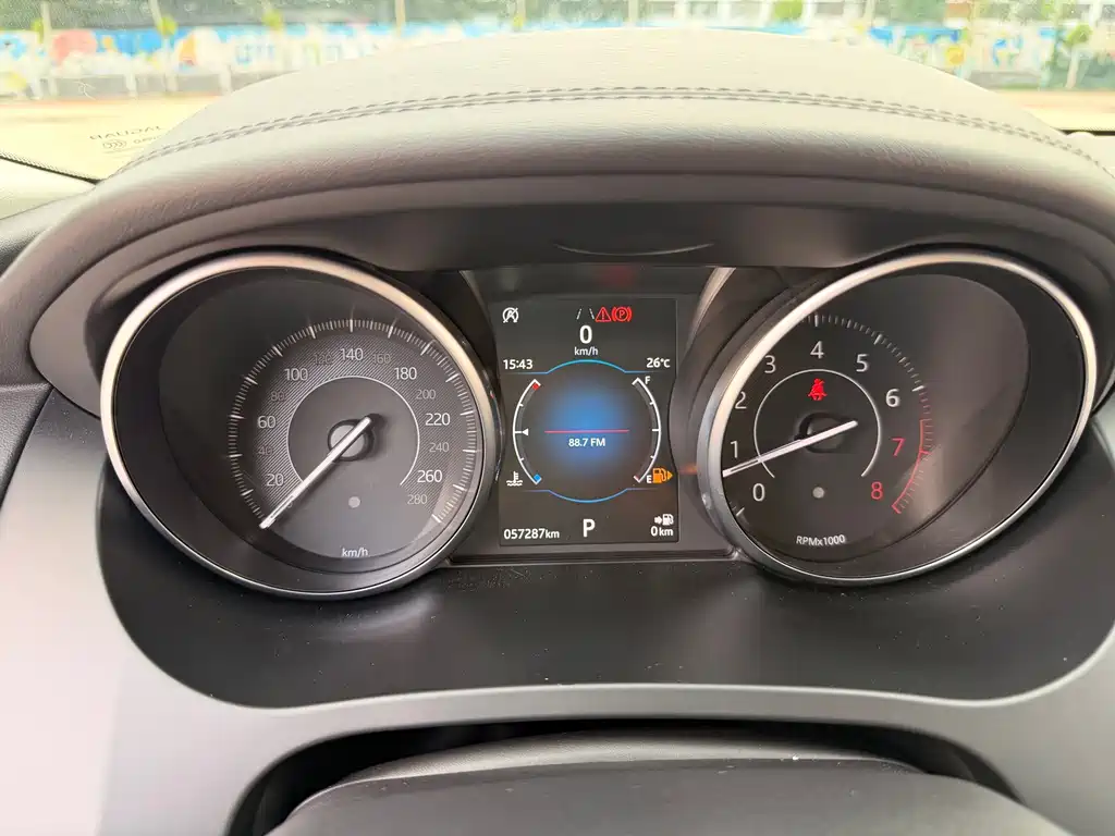 Jaguar E-PACE — миниатюра 7