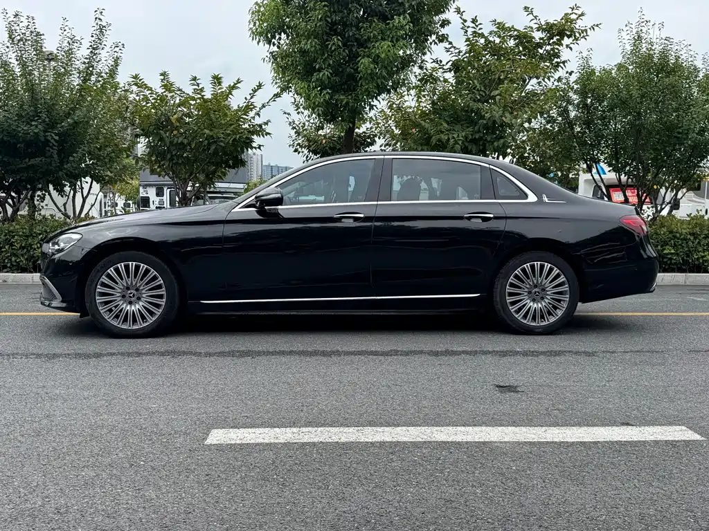 Mercedes-Benz E-Class — миниатюра 7