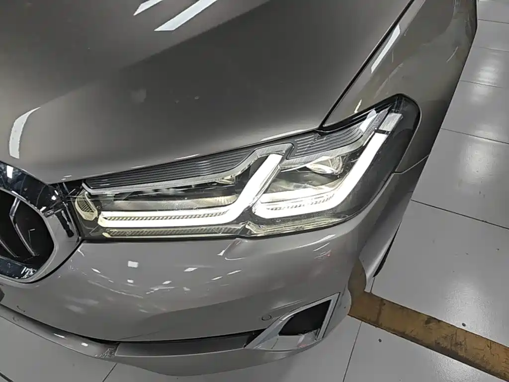 BMW 5 Series — миниатюра 24
