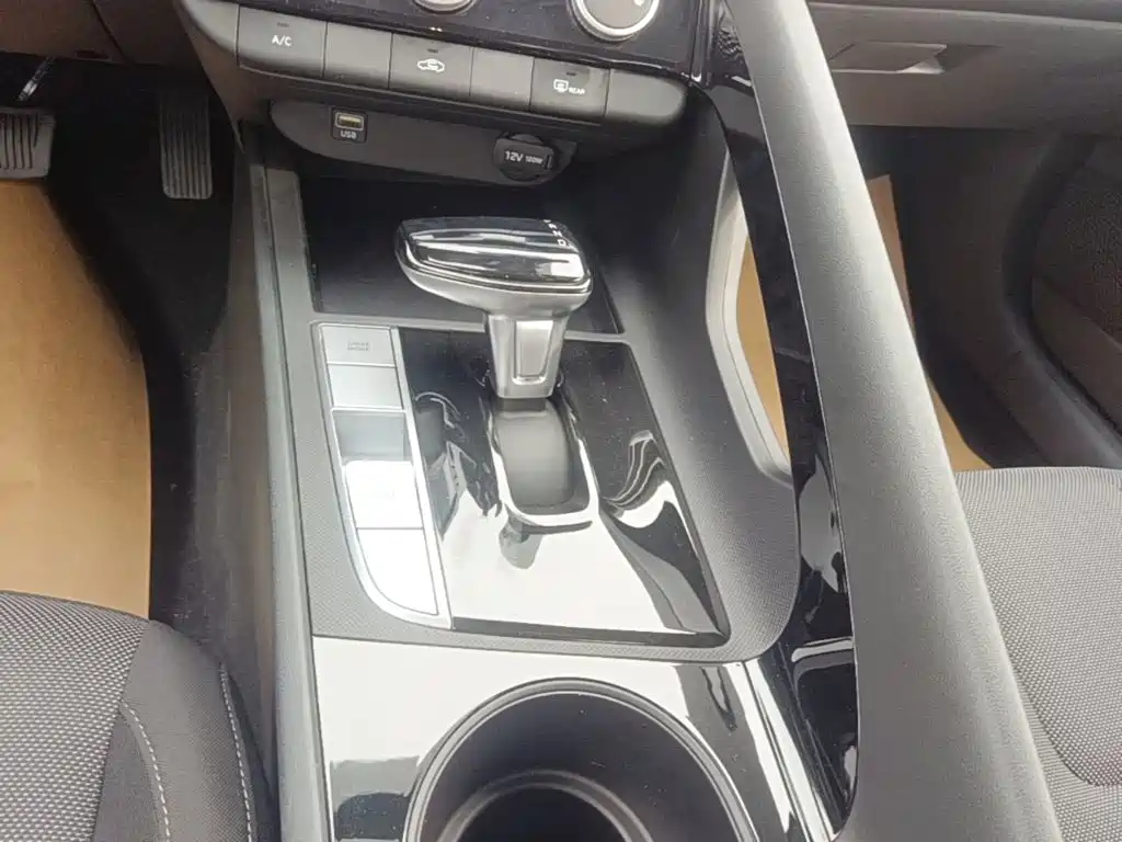 Hyundai Elantra — миниатюра 14