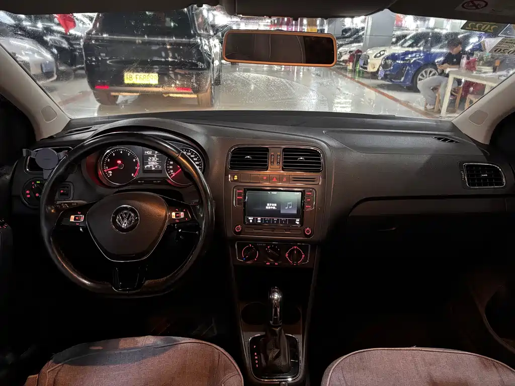 Volkswagen Polo — миниатюра 6