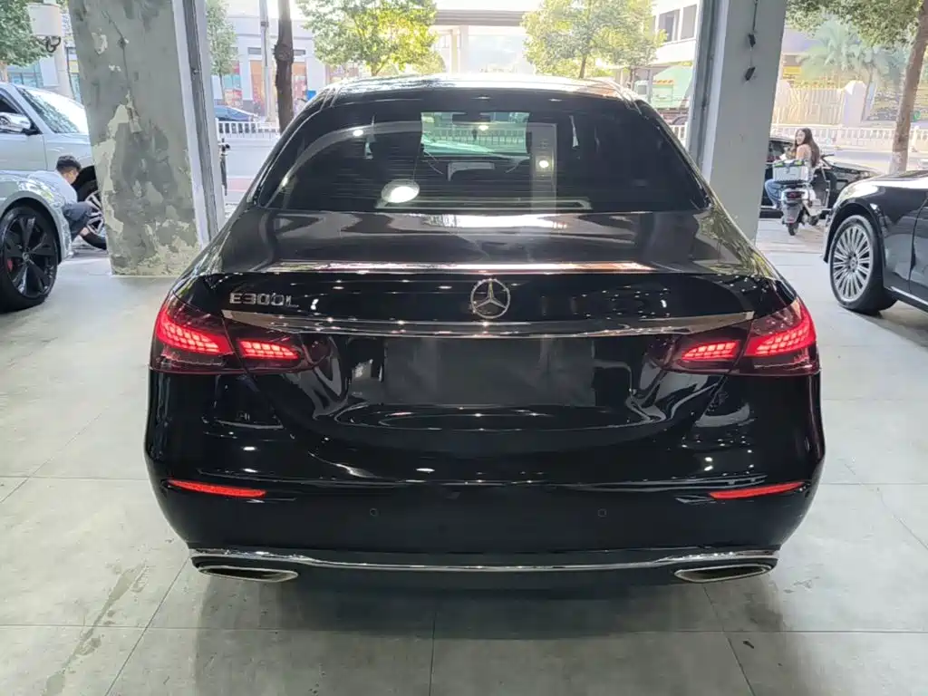 Mercedes-Benz E-Class — миниатюра 6