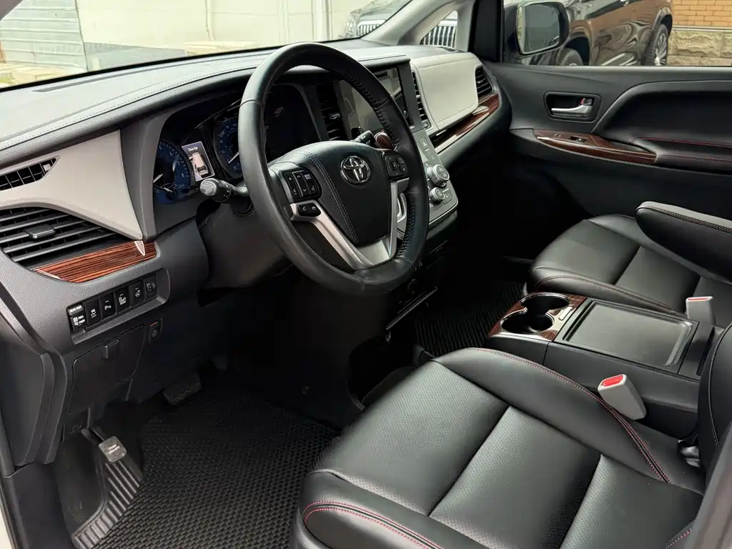 Toyota Sienna — миниатюра 7