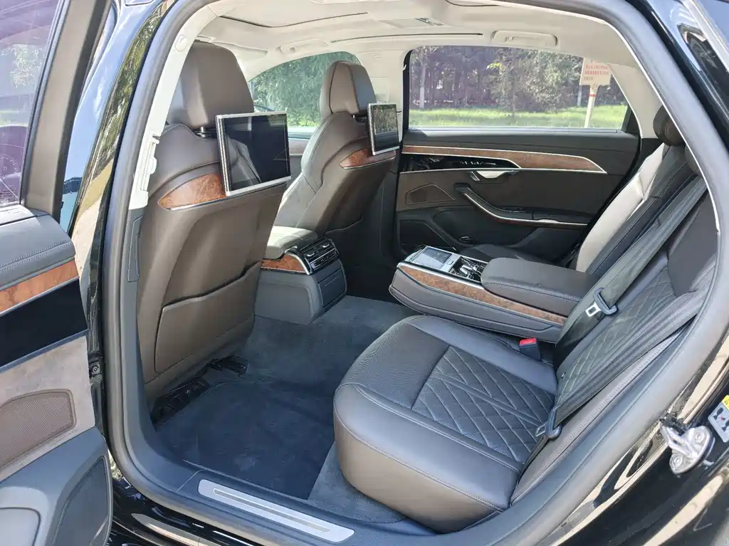 Audi A8 — миниатюра 10