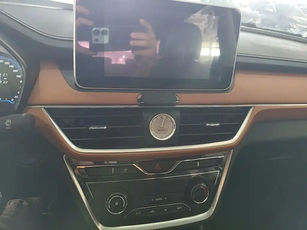 Wuling Hongguang S3 — миниатюра 13