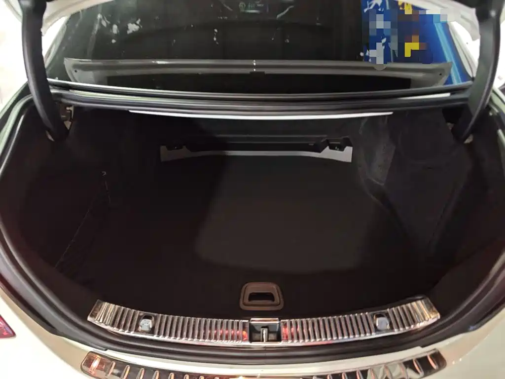 Mercedes-Benz E-Class — миниатюра 19