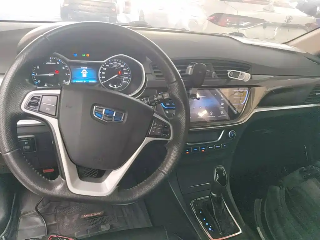 Geely Emgrand — миниатюра 10