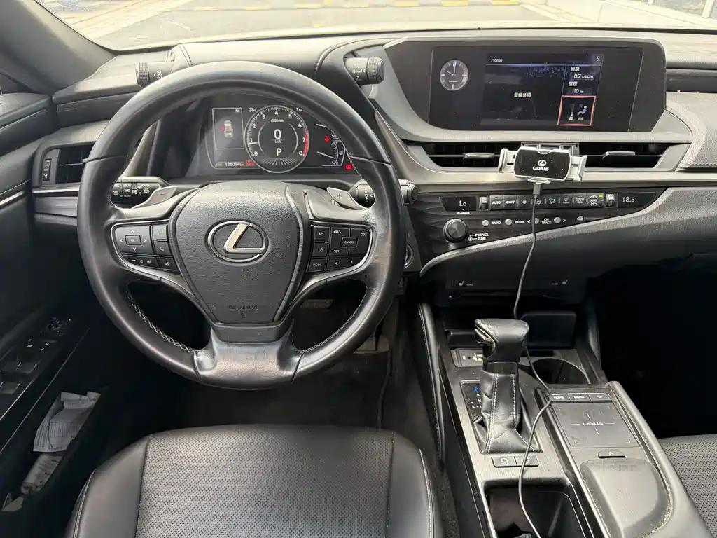 Lexus ES — миниатюра 9