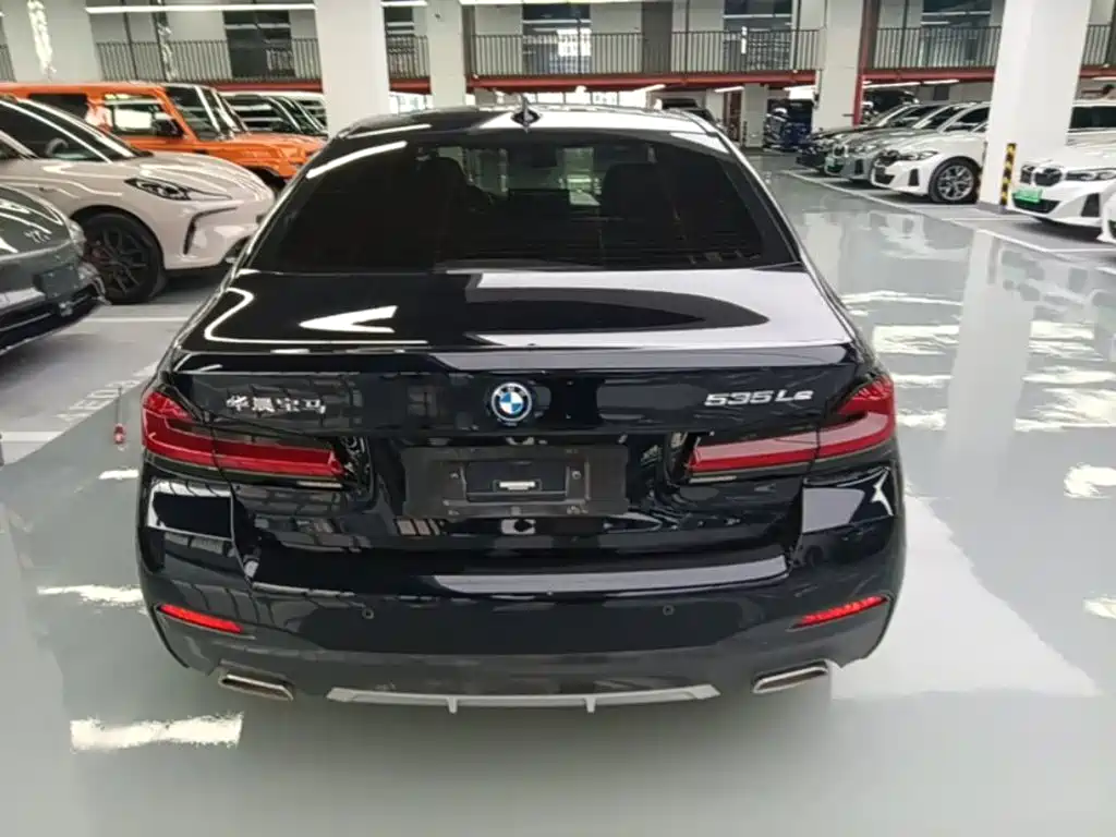 BMW 5 Series New Energy — миниатюра 6