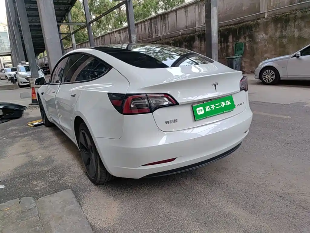 Tesla Model 3 — миниатюра 5