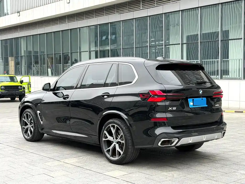 BMW X5 2023 xDrive 30Li Premium M Sport