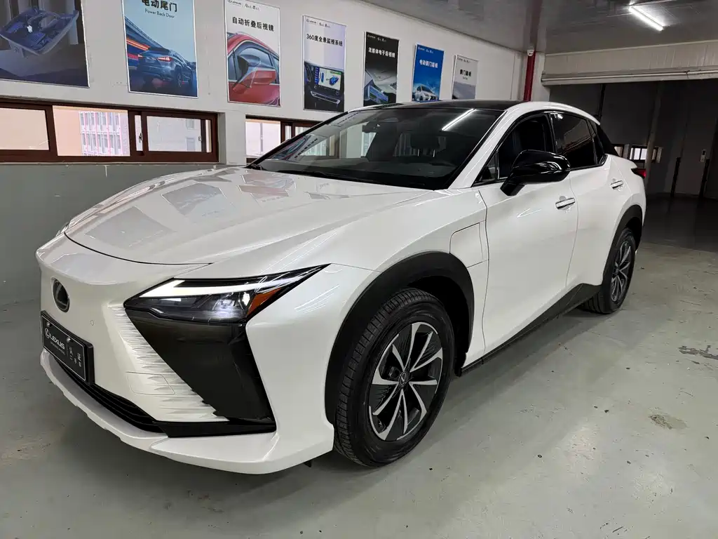 Lexus RZ 2023