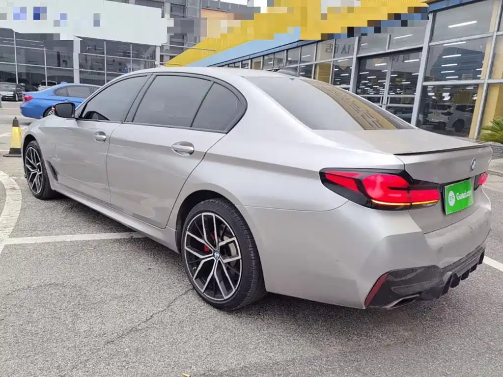 BMW 5 Series — миниатюра 5