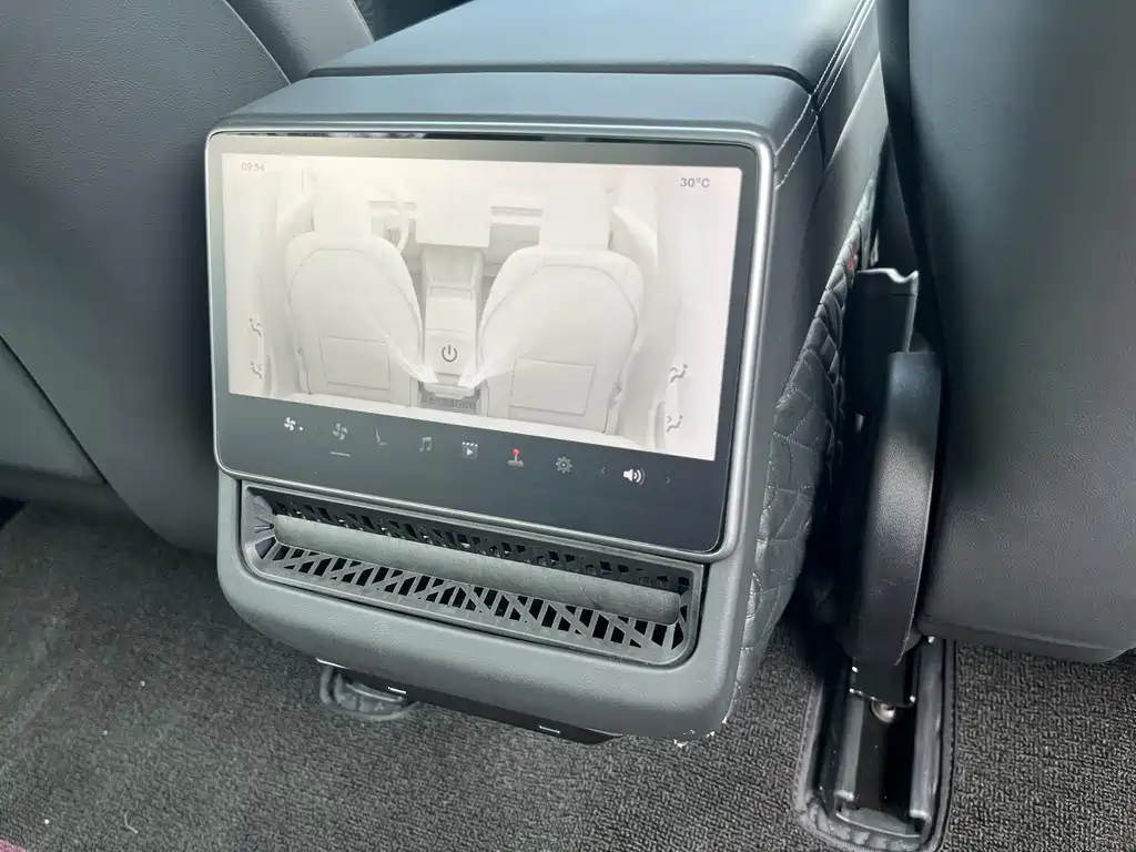 Tesla Model 3 — миниатюра 13