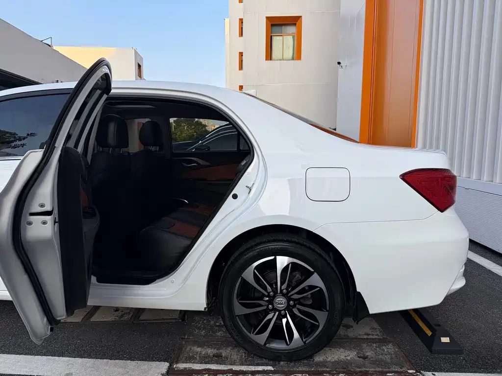 BYD Qin NEV — миниатюра 27