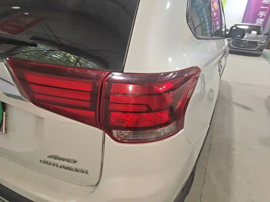 Mitsubishi Outlander — миниатюра 8
