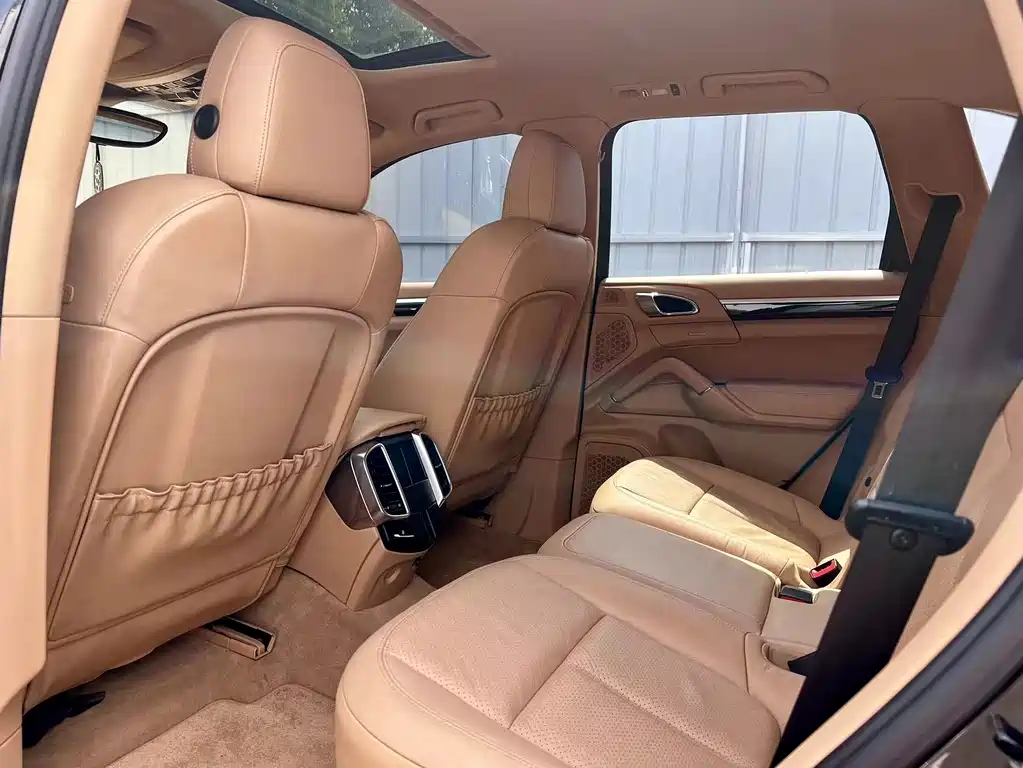 Porsche Cayenne — миниатюра 10
