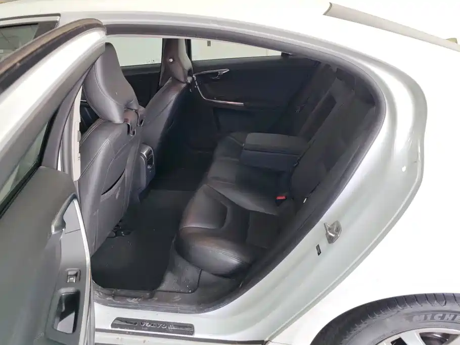 Volvo S60 — миниатюра 11