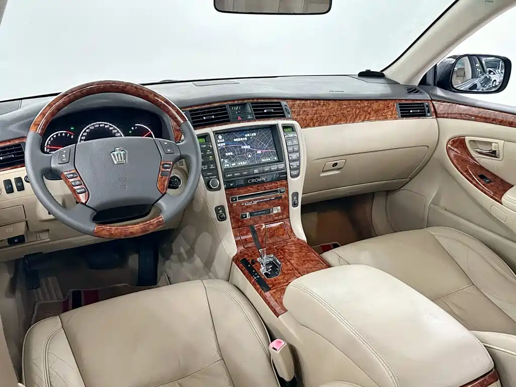Toyota Crown — миниатюра 11