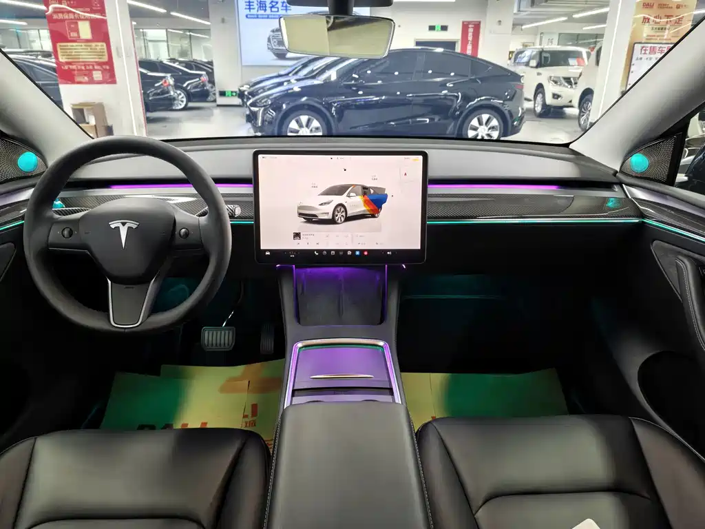 Tesla Model Y — миниатюра 6