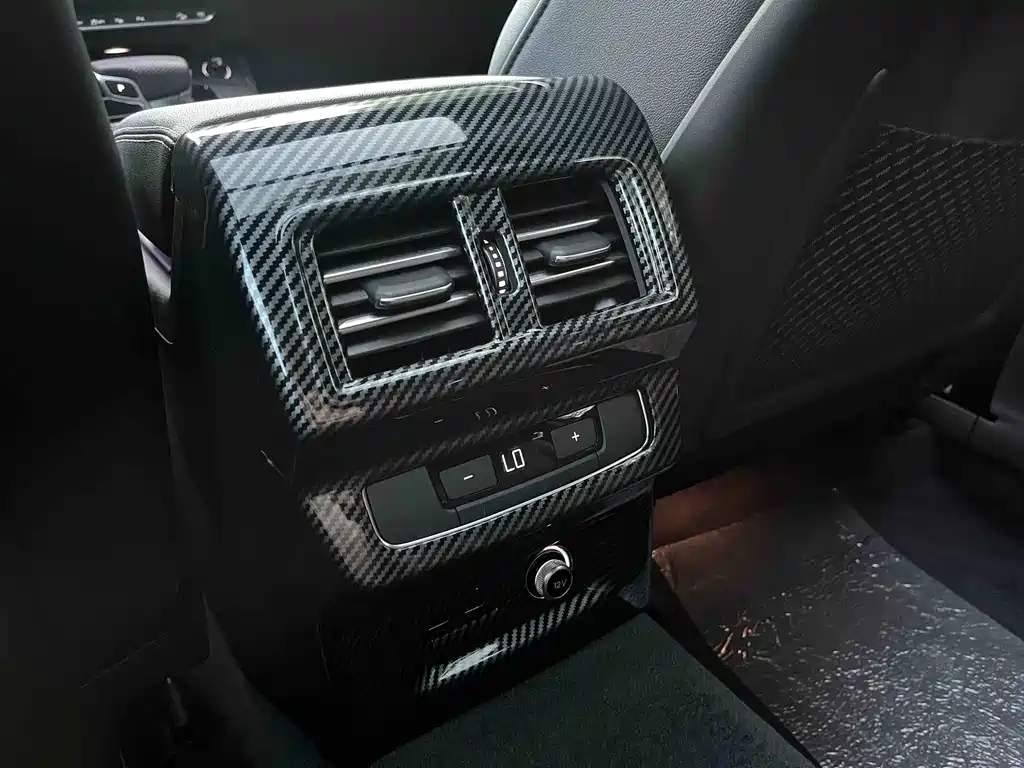Audi Q5L Sportback — миниатюра 20