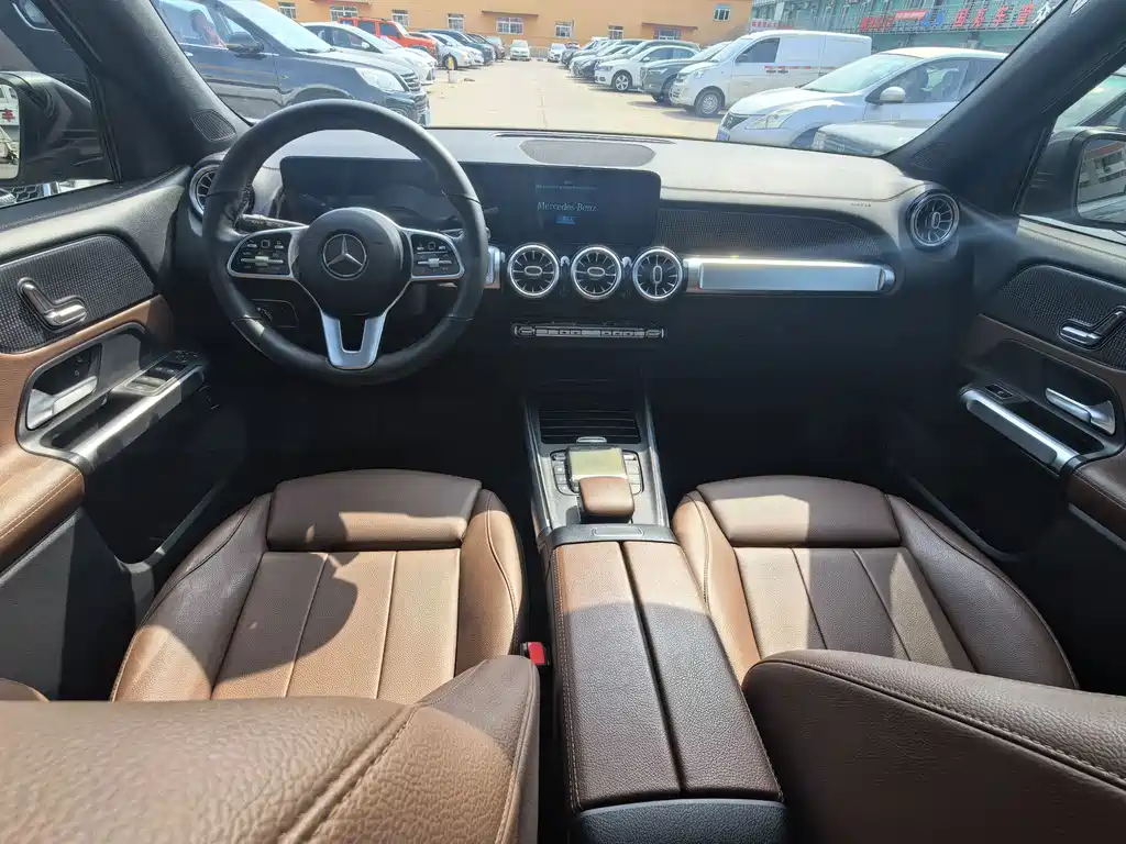 Mercedes-Benz GLB — миниатюра 8