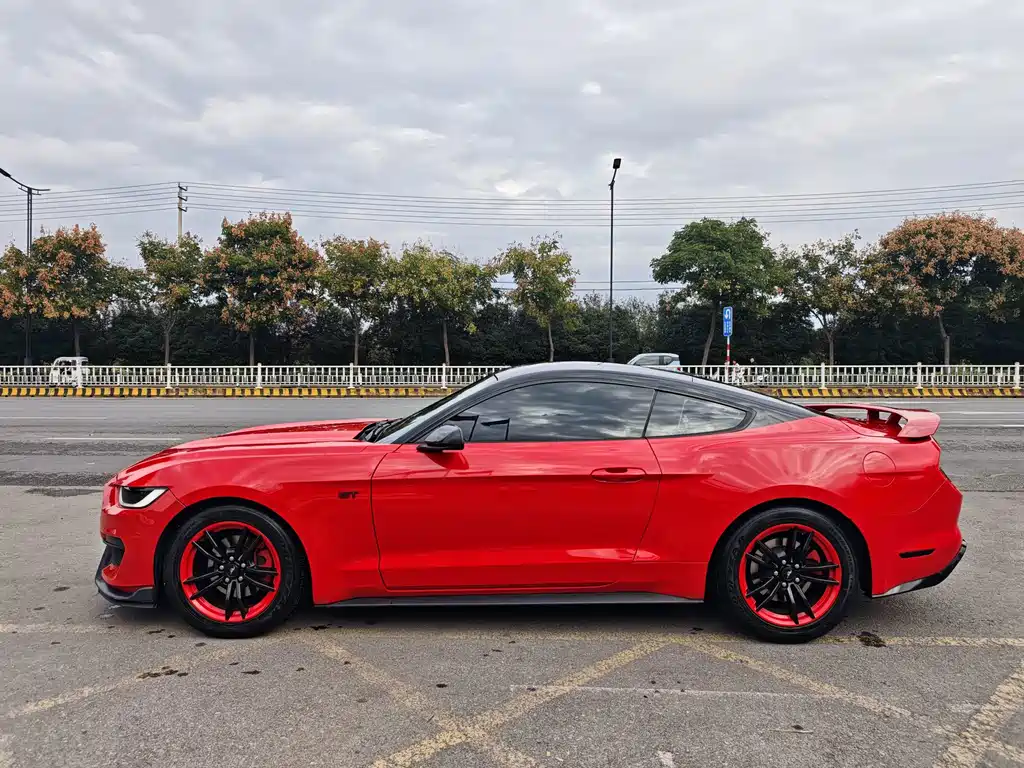 Ford Mustang — миниатюра 9