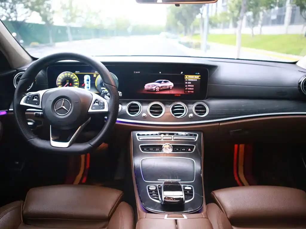 Mercedes-Benz E-Class — миниатюра 9