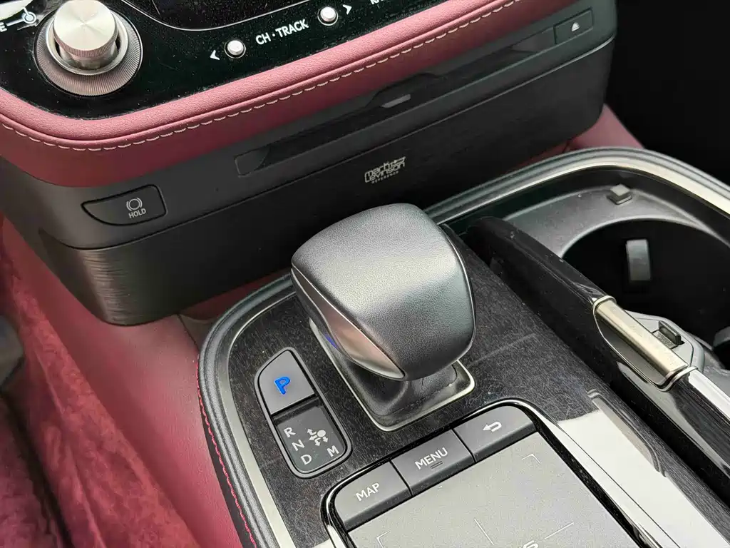 Lexus LS — миниатюра 12
