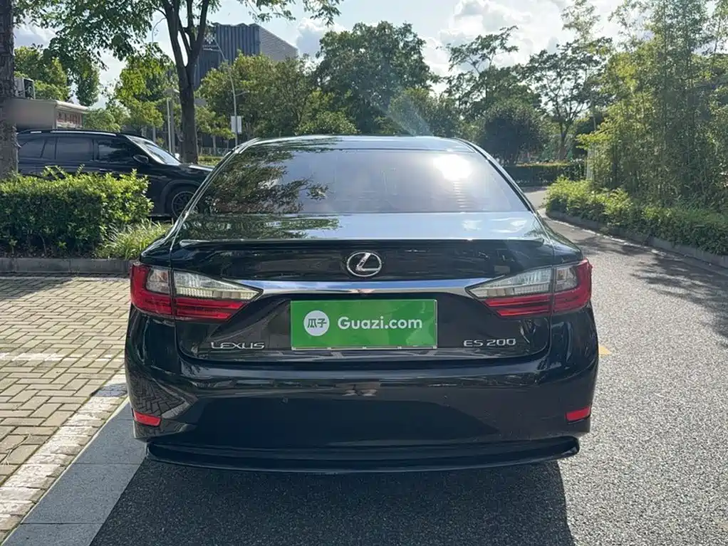 Lexus ES — миниатюра 13