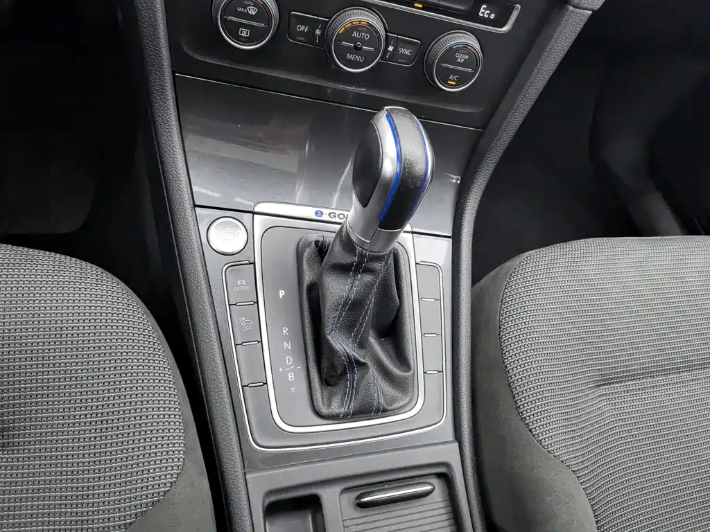 Volkswagen Golf EV — миниатюра 13