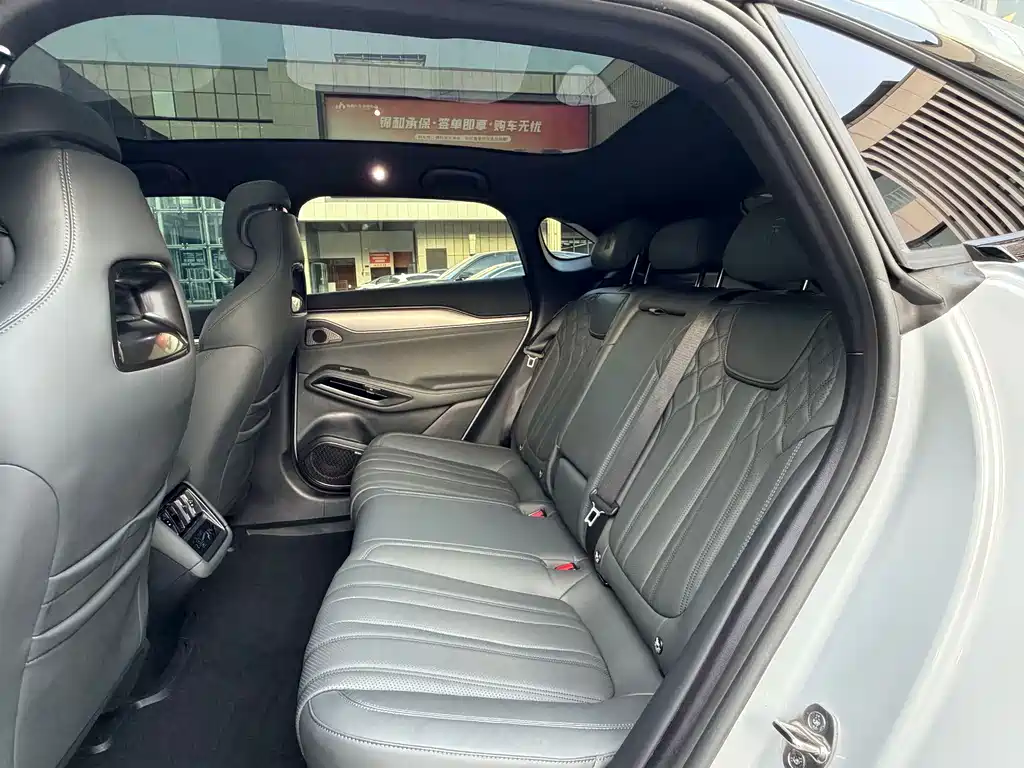 BYD L EV — миниатюра 6