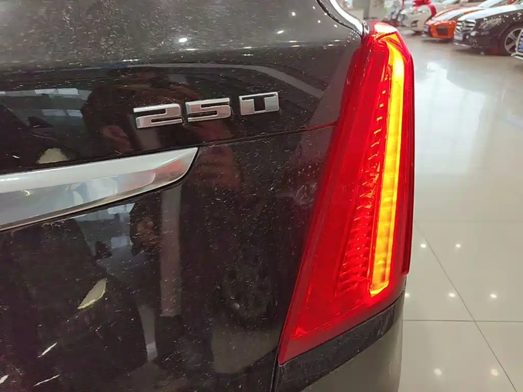 Cadillac XT5 — миниатюра 8