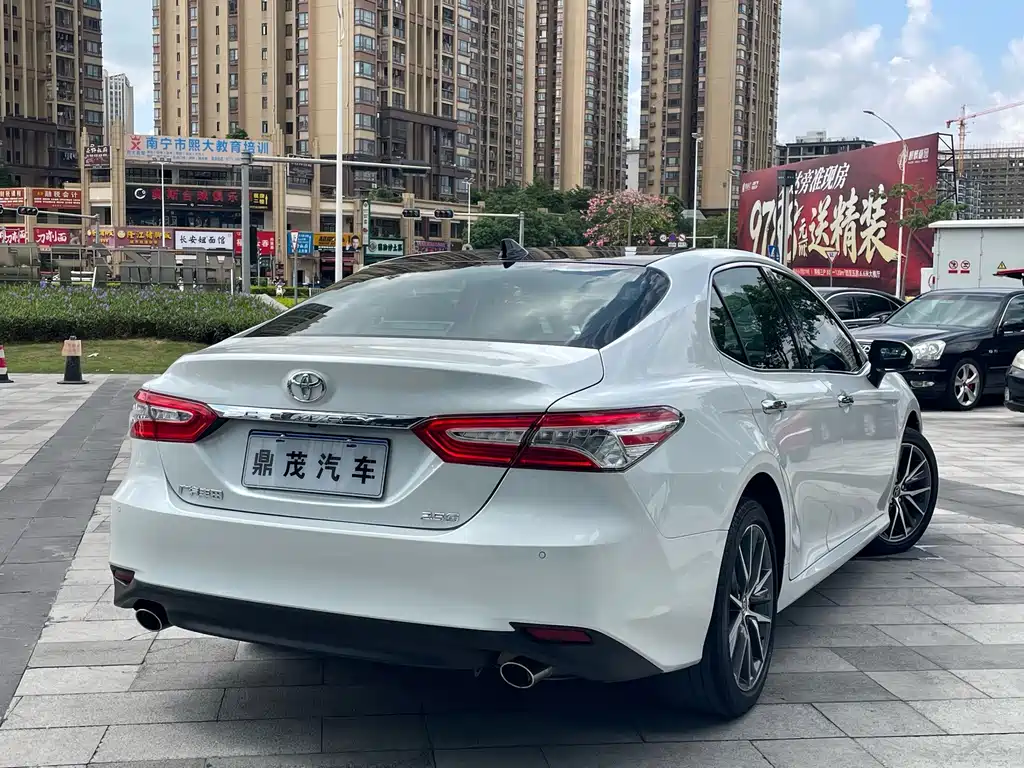 Toyota Camry — миниатюра 7