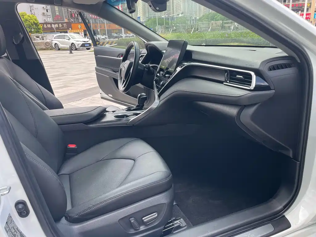 Toyota Camry — миниатюра 13
