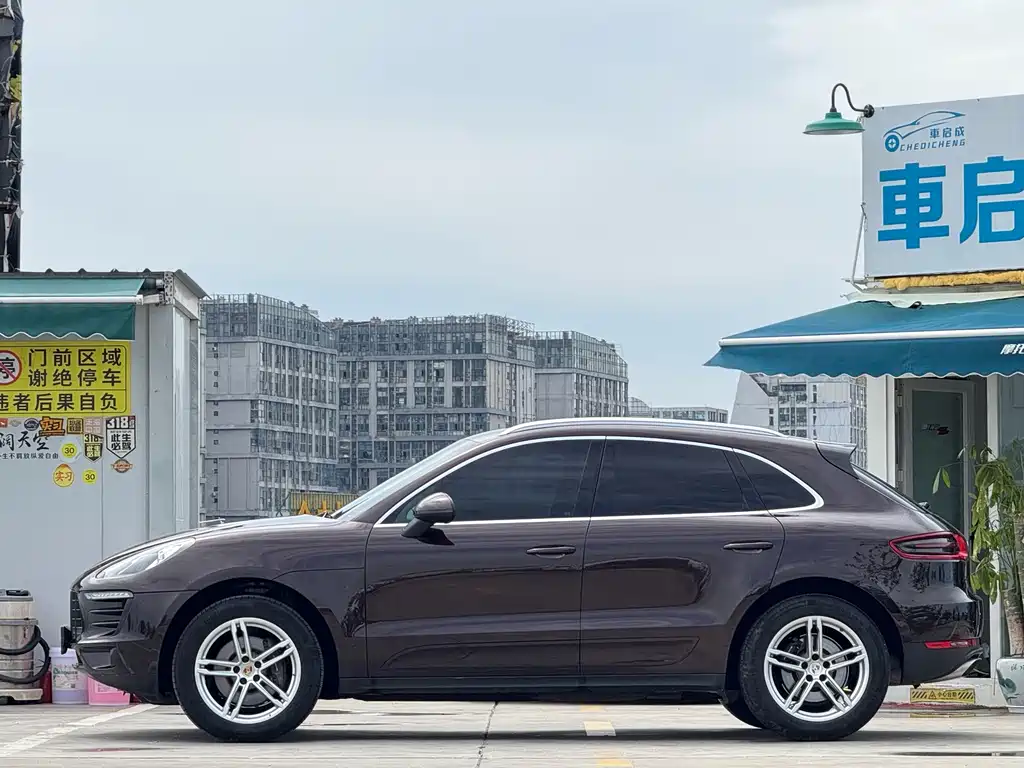 Porsche Macan — миниатюра 3