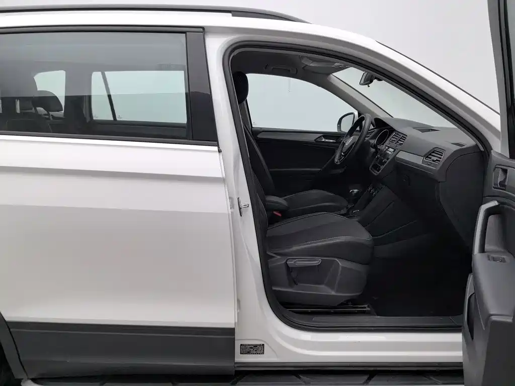 Volkswagen Tiguan L — миниатюра 23