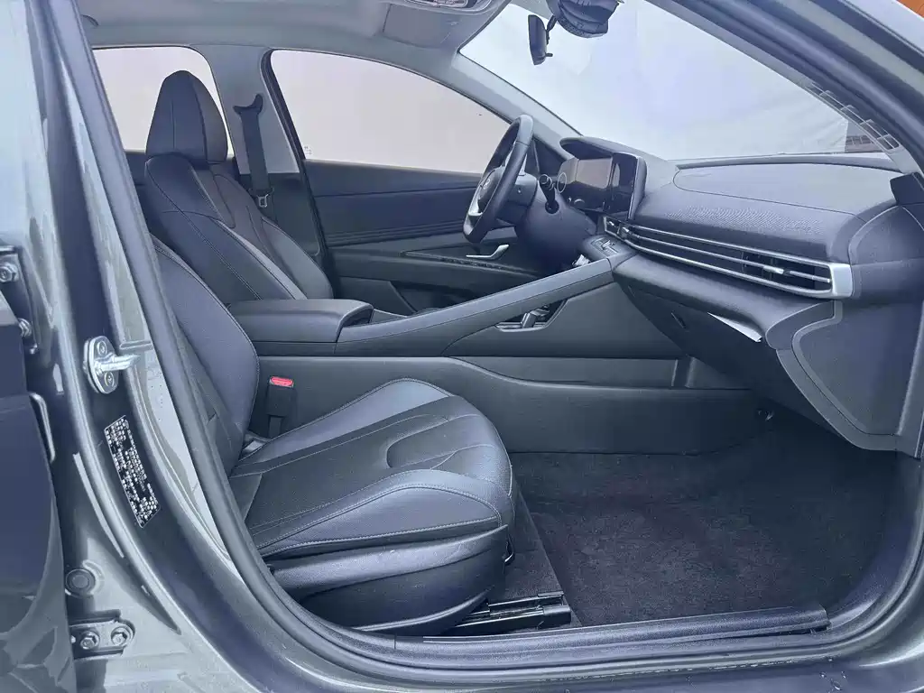 Hyundai Elantra — миниатюра 19